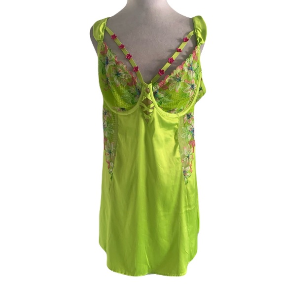 torrid Other - Torrid Size 3/22-24 Bright Chanteuse Green 3D Floral Mesh Embroidered Lingerie